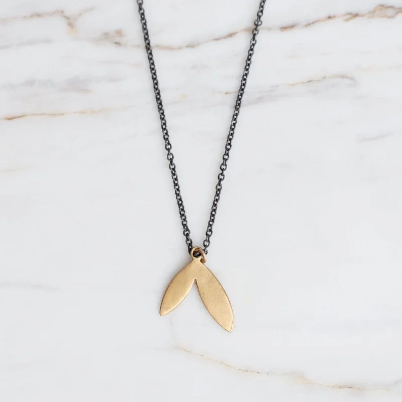 22k Double Leaf Charm Necklace