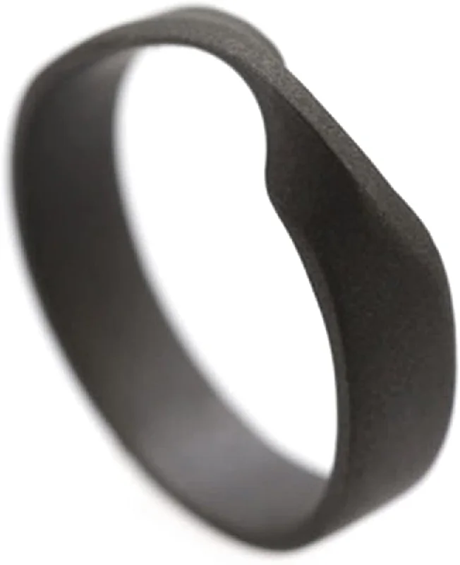 The Men's Jewelry Store (Unisex Jewelry) Sandblast Mobius 6mm Comfort Fit Titanium Wedding Band, Size 6.75